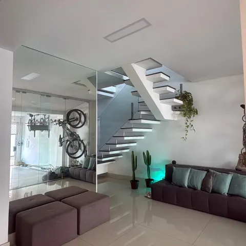 Casa de 240 m² porteira fechada com 4 dormitórios no Residencial dos Metalúrgicos