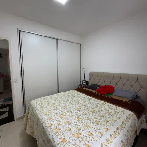 Casa de 240 m² porteira fechada com 4 dormitórios no Residencial dos Metalúrgicos