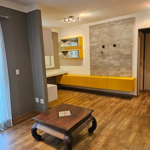 Apartamento de 83 m² com sala estendida e sol da manhã no Condomínio Practice
