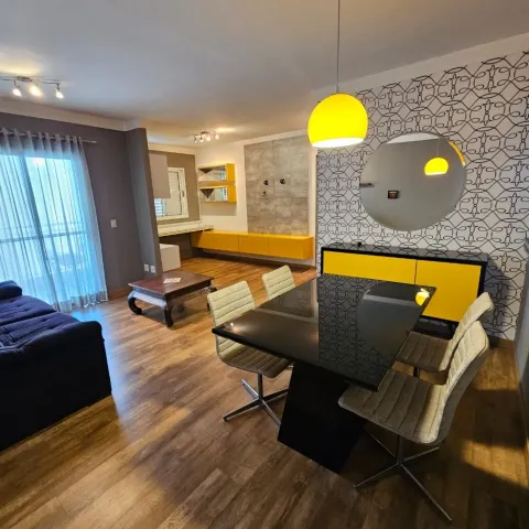 Apartamento de 83 m² com sala estendida e sol da manhã no Condomínio Practice