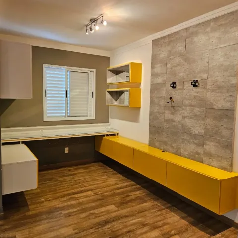 Apartamento de 83 m² com sala estendida e sol da manhã no Condomínio Practice